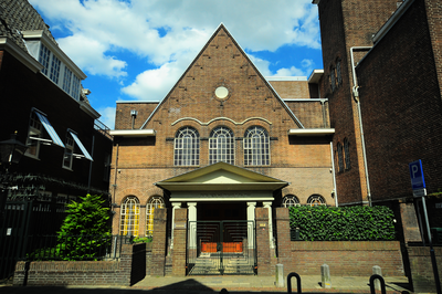 903224 Gezicht op het gebouw van de Stichting Zending en Opwekking ( Het Broodhuis , voormalige synagoge van de ...